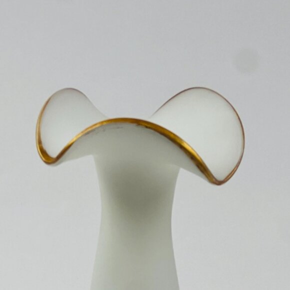 Vintage 12" White Bud Vase w/Flowers Wide Base Curvey Opening Cellini Italy - Picture 4 of 9